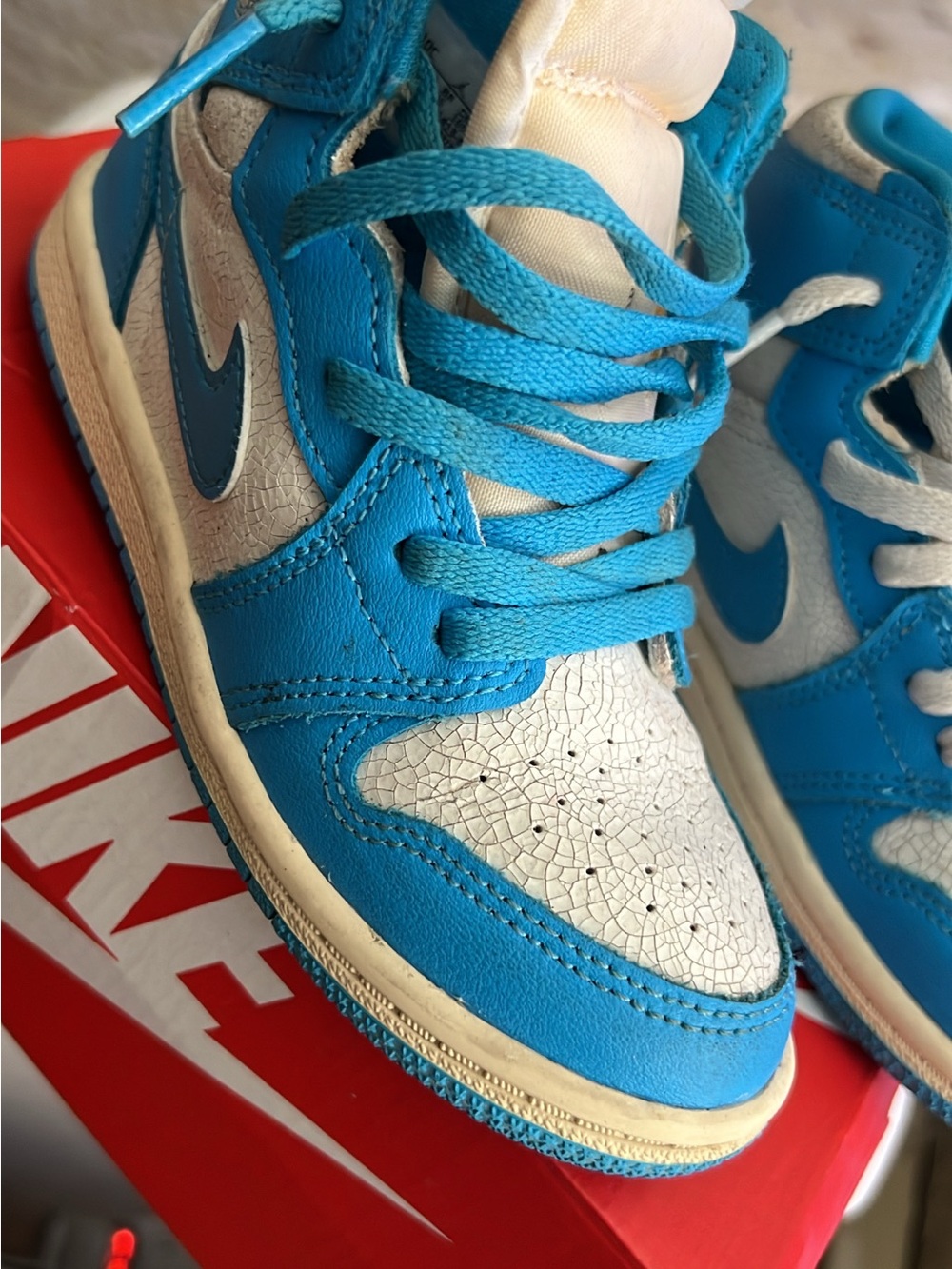 Nike Kids Turquoise and White Low-Top Sneakers
